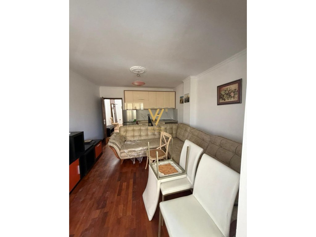 JEPET APARTAMENT 1+1 ME QERA NE VASIL SHANTO 650 EURO