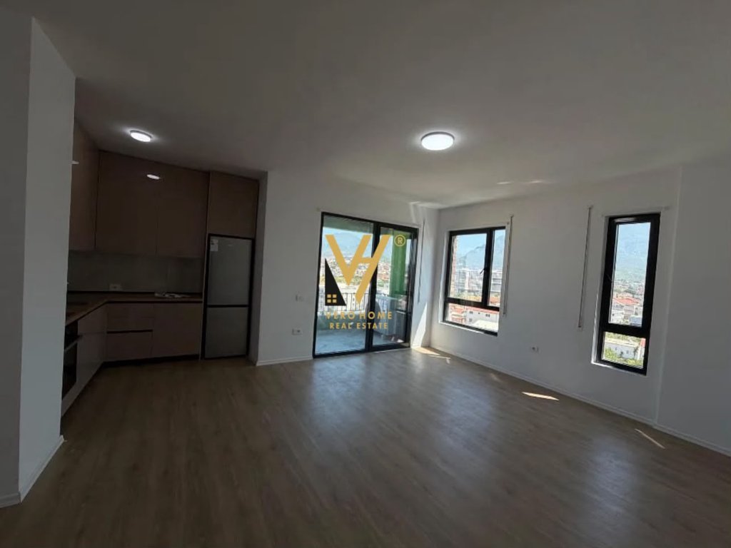 KANCELÁŘ 220 M2 K PRONÁJMU NA 5 MAJI 65 000 LEKE