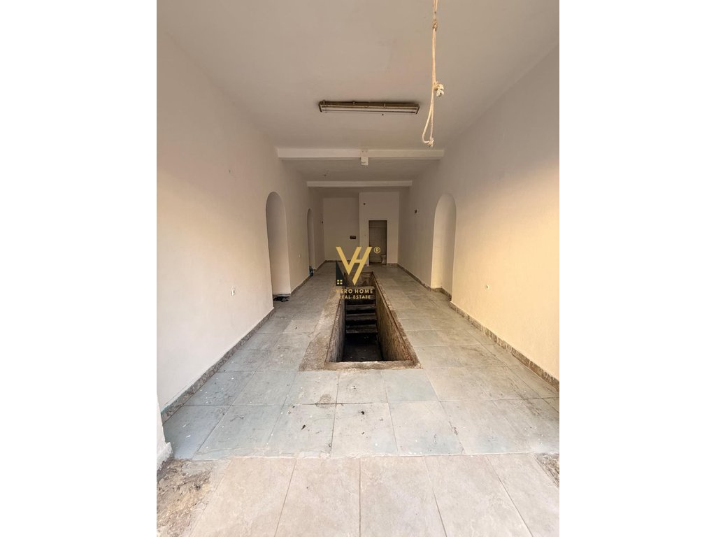 JEPET AMBIENT BIZNESI 82 M2 ME QERA NE VASIL SHANTO 80.000 LEKE