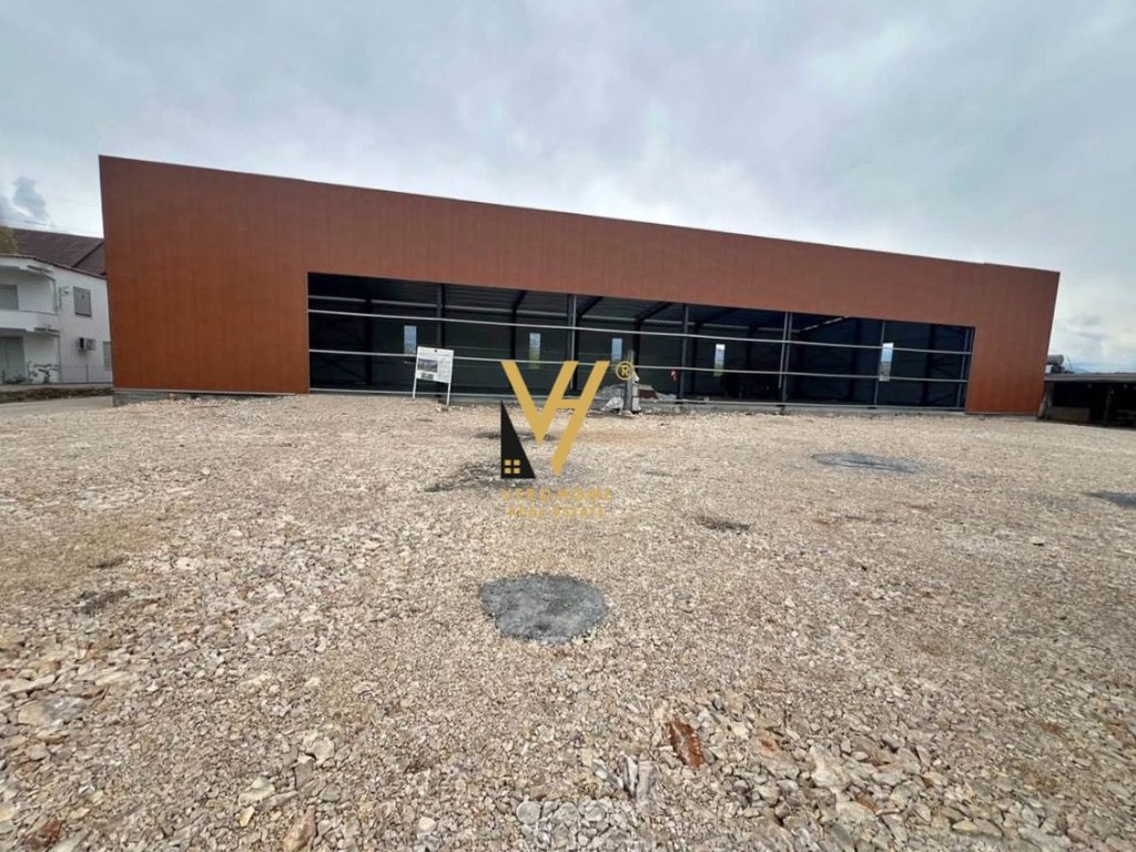 JEPET KAPANON 5.100 M2 ME QERA NE FUSHE KRUJE 3.500 EURO