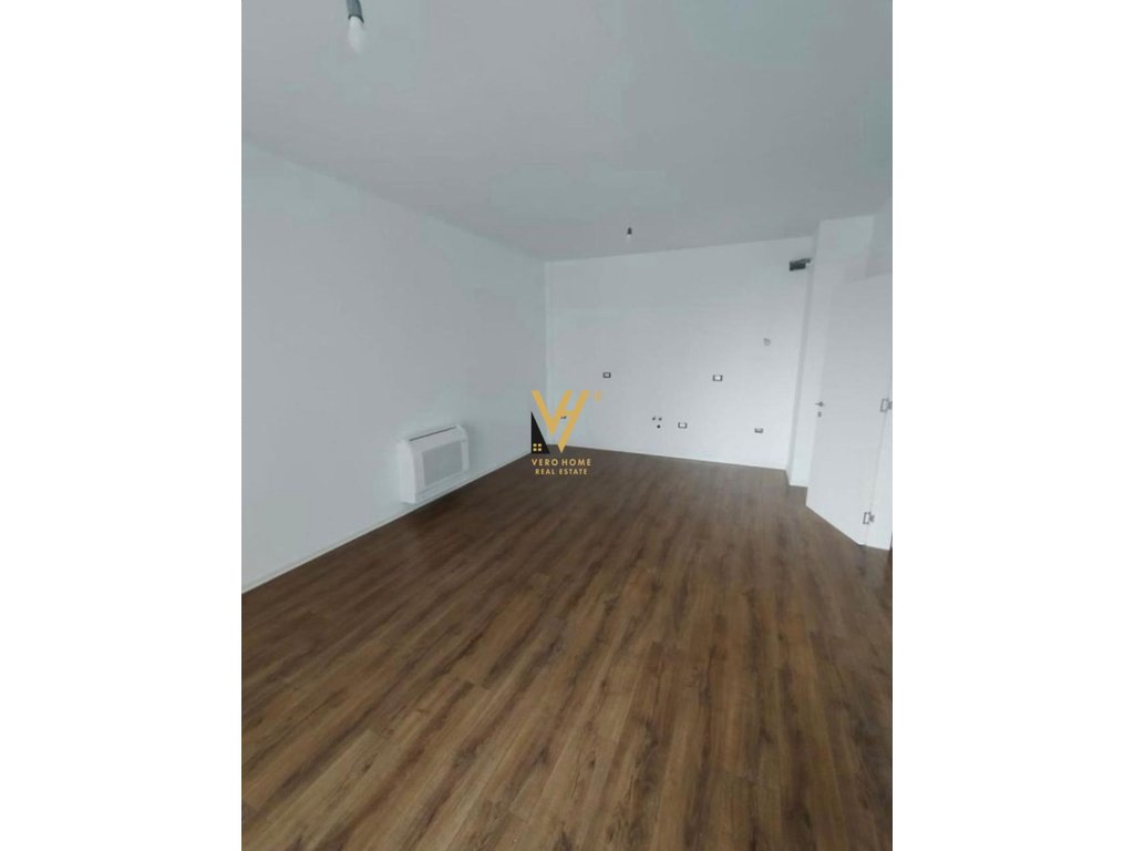 JEPET APARTAMENT 1+1 ME QIRA TE BULEVARDI I RI 500 EURO