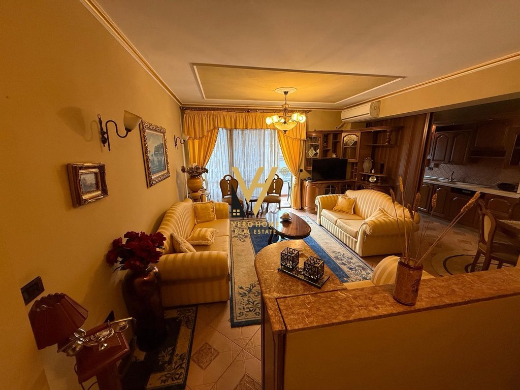 JEPET APARTAMENT 2+1+2 ME QERA NE ISH BLLOK 1.500 EURO