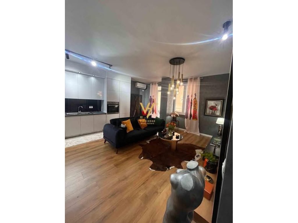 JEPET APARTAMENT 1+1+2BLK ME QERA TE MOZAIKU, 21 DHJETORI 85.000 LEKE