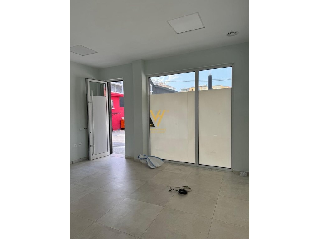 JEPET DYQAN 33 M2 ME QIRA TE KOMUNA E PARISIT 50.000 LEKE