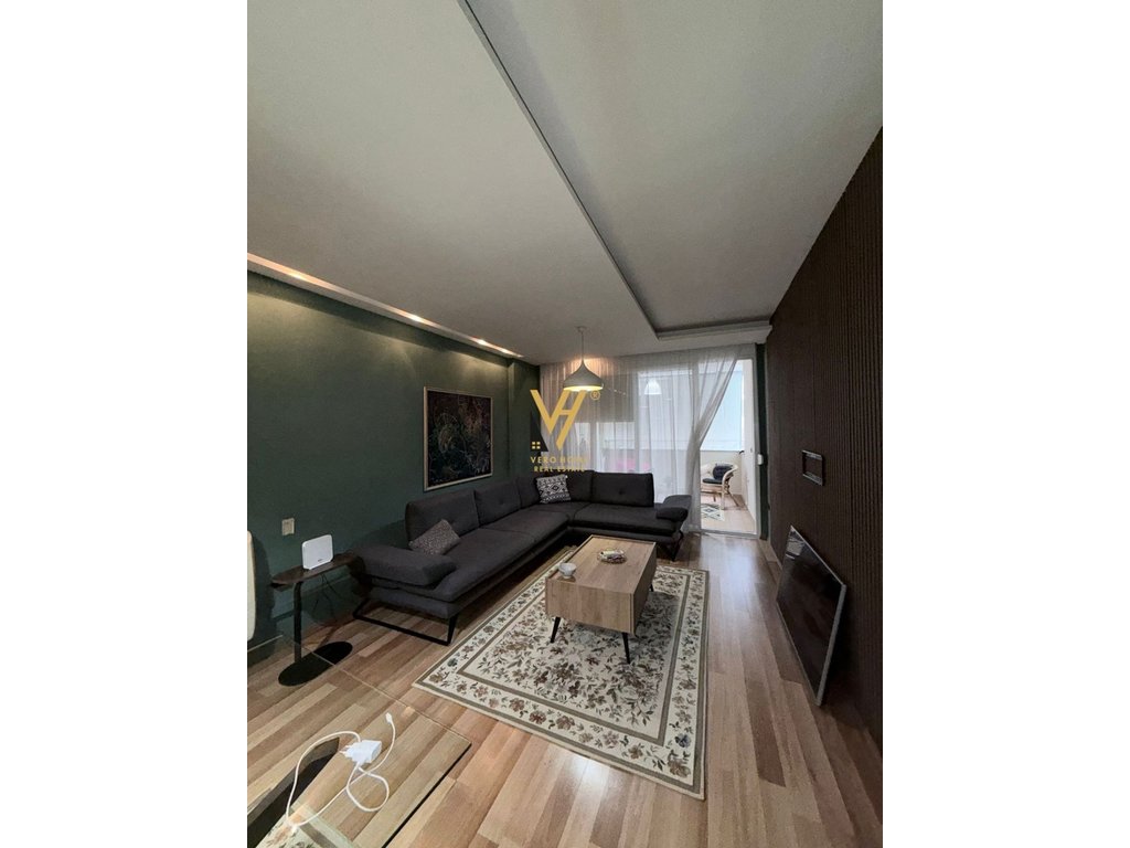 JEPET APARTAMENT 2+1+BLK TE ISH EKSPOZITA SOT 80.000 LEKE