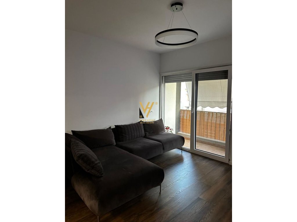 JEPET APARTAMENT 1+1+BLK ME QIRA TE KRISTAL CENTER 70.000 LEKE