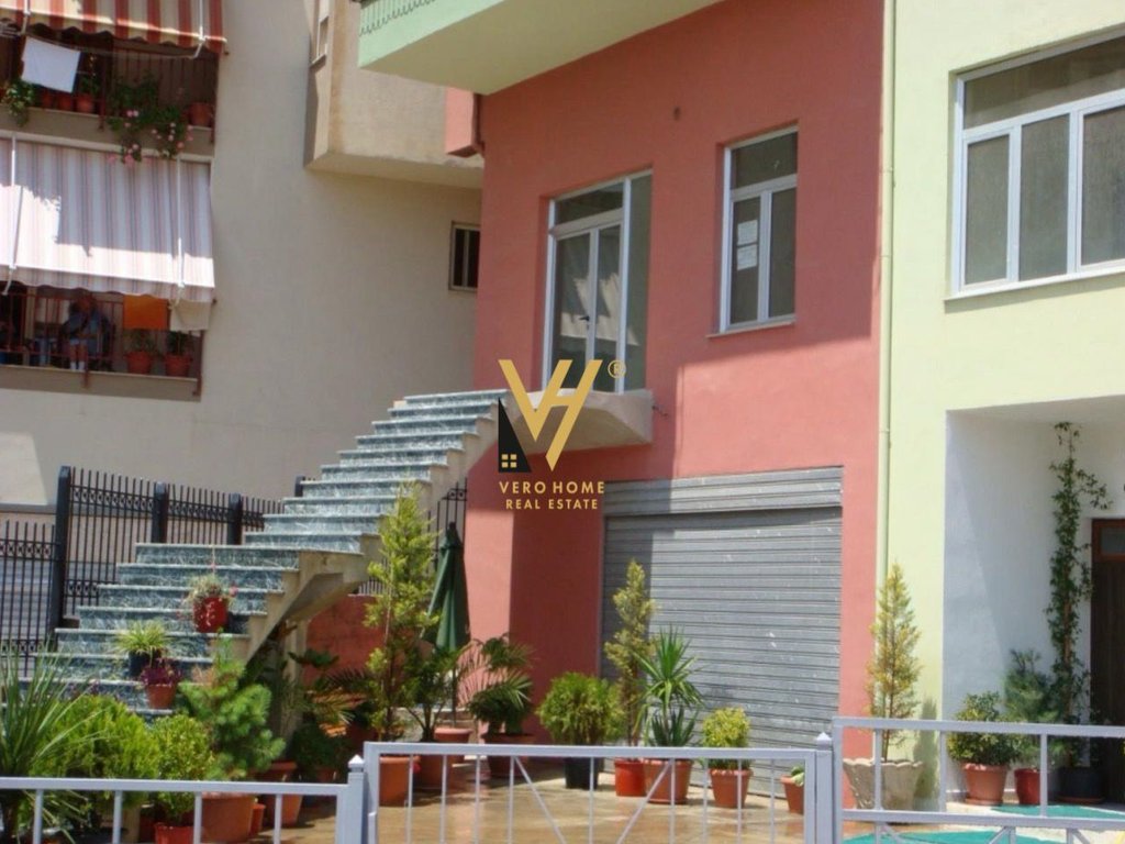 JEPET AMBIENT BIZNESI 110 M2 ME QIRA NE FRESK 400 EURO