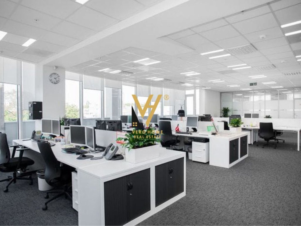 JEPET ZYRE 165 M2 ME QIRA TE RRUGA E DIBRES 1.000 EURO