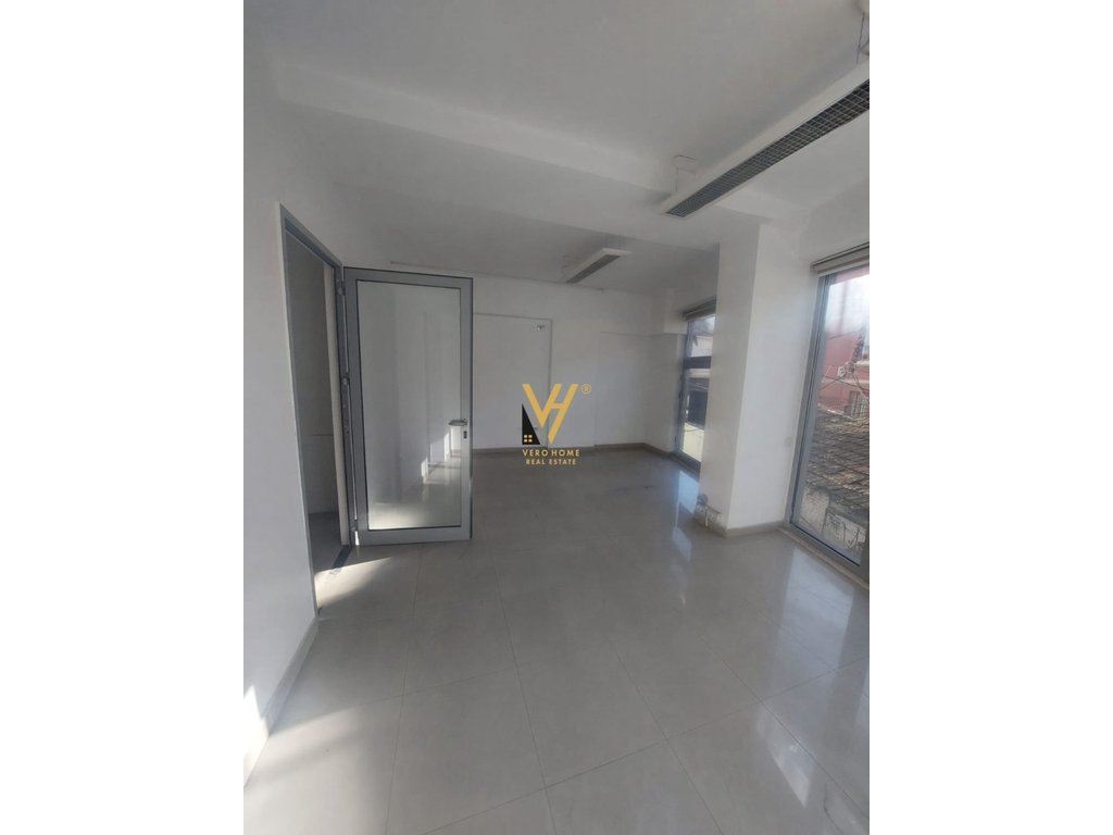 OFFICE 60 M2 FOR RENT AT PAZARI I RI 70,000 LEKE