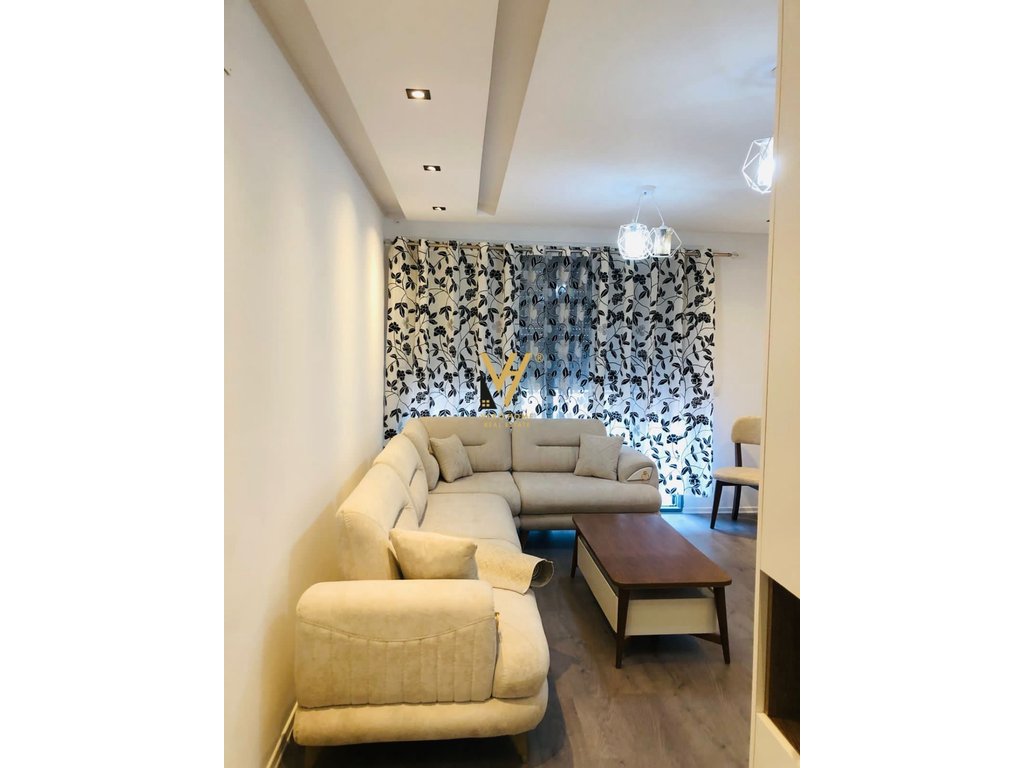 JEPET APARTAMENT 2+1+BLK ME QERA TE FIORI DI BOSKO 700 EURO