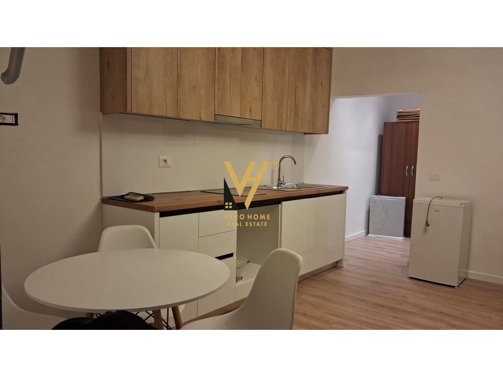 JEPET GARSONIERE 35 M2 ME QERA NE QENDER 50.000 LEKE