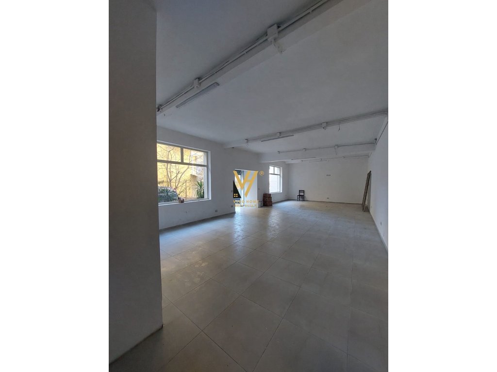 SHOP FOR RENT 100 M2 IN THE ELECTRIC MARKET 1,500 EURO
