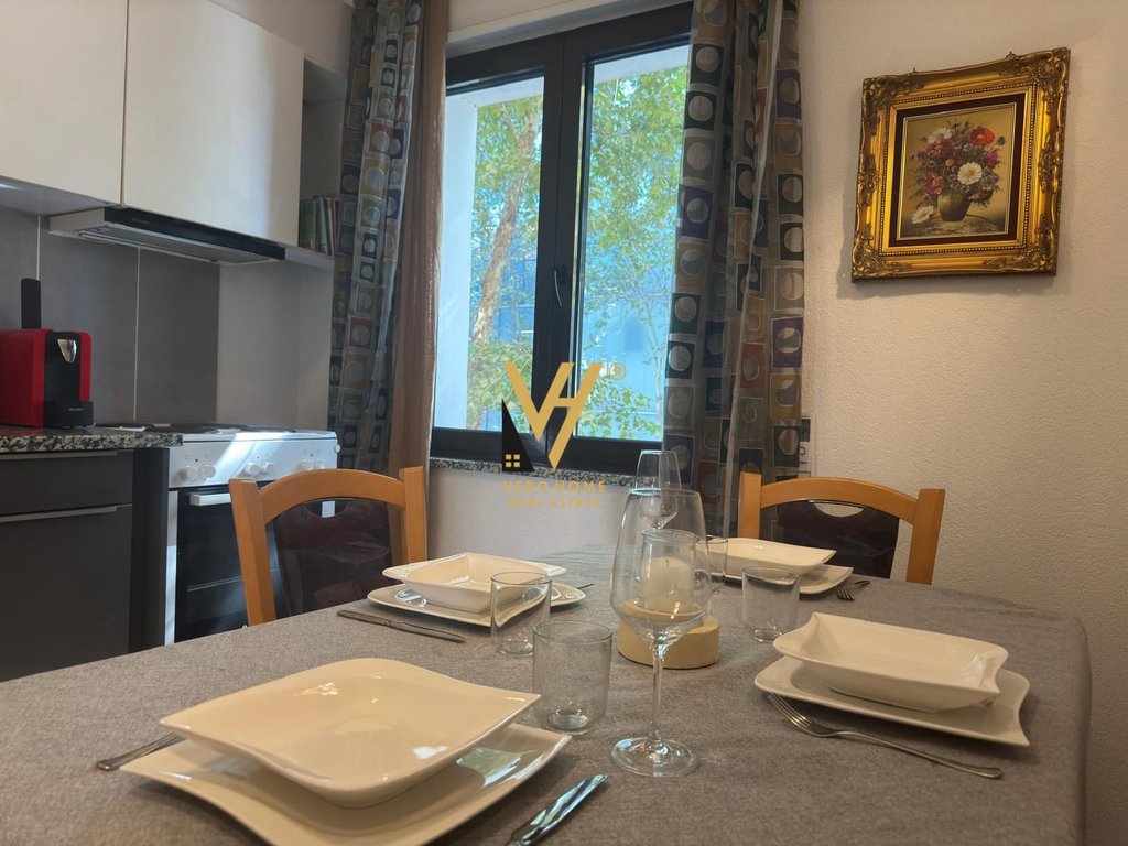 JEPET AMBIENT 60 M2 ME QIRA NE QENDER 150.000 LEKE