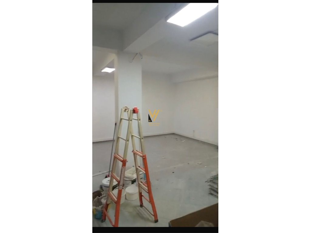 JEPET AMBIENT BIZNESI 100 M2 ME QIRA NE QENDER 2.000 EURO