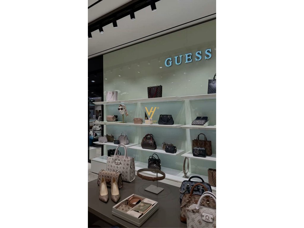 JEPET DYQAN 40 M2 ME QIRA TE MYSLYM SHYRI 2.200 EURO