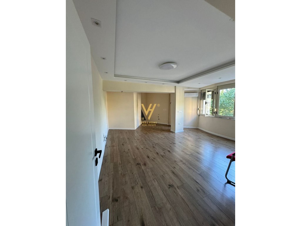 JEPET ZYRE 80 M2 ME QERA TE 9-KATSHET, QENDER 900 EURO