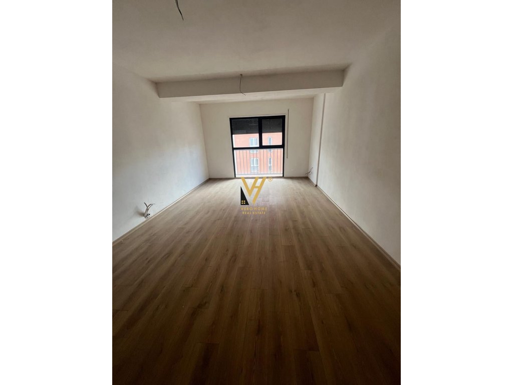 100 M2 OFFICE FOR RENT ON BULEVARDI I RI 690 EURO