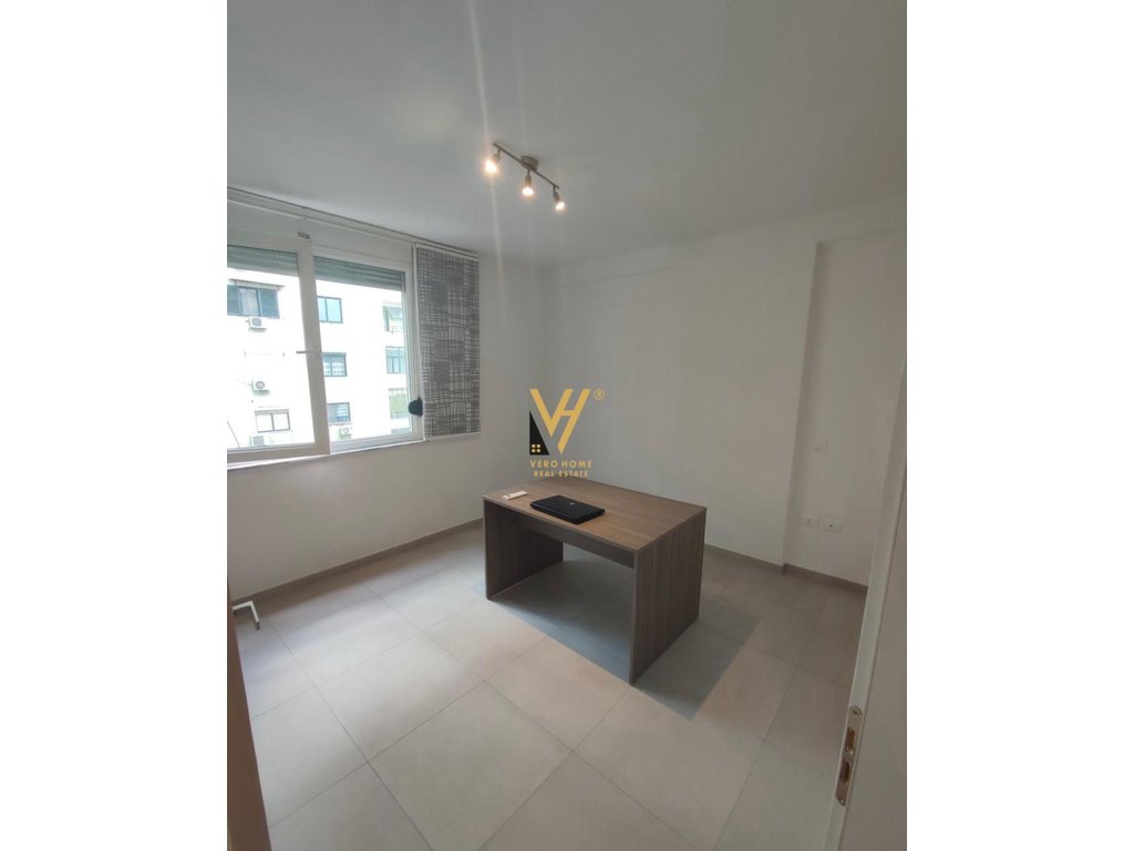 OFFICE 80 M2 FOR RENT ON MYSLYM SHYRI STREET 60,000 LEKE