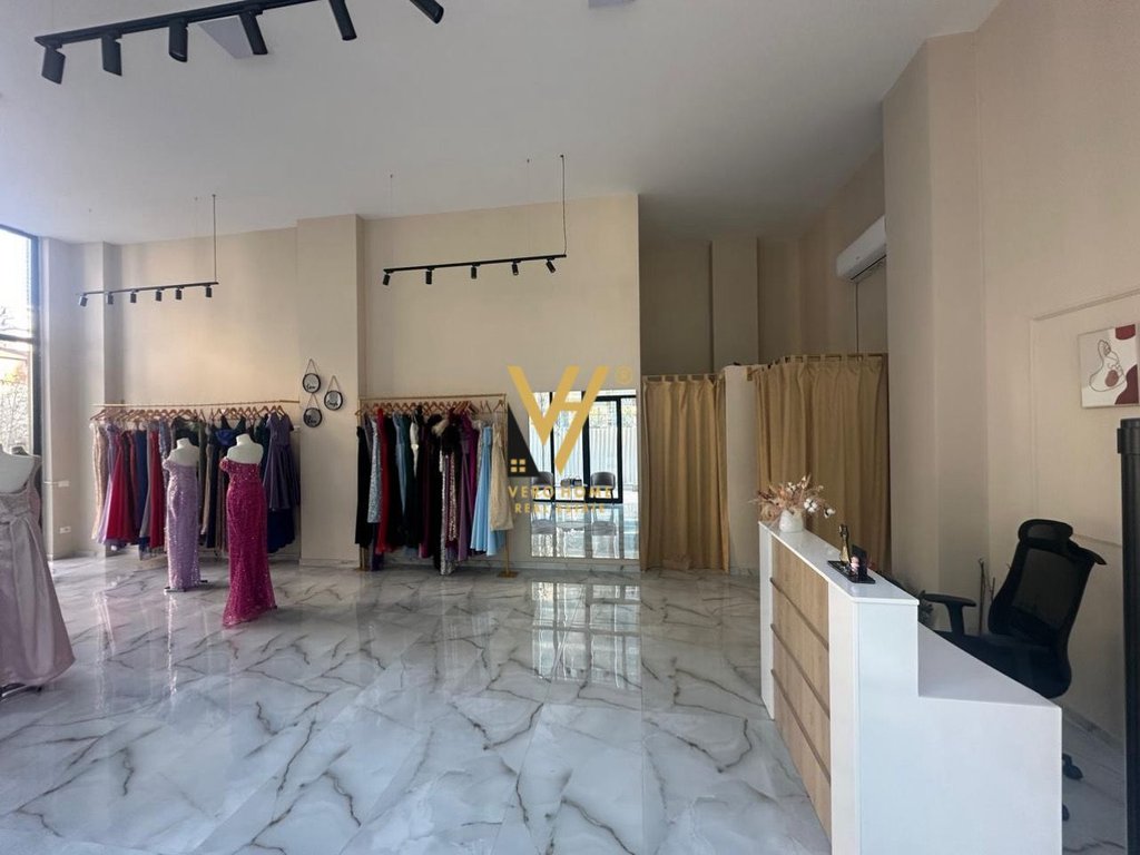 JEPET DYQAN 64 M2 ME QERA TE ISH FUSHA AVIACIONIT 70.000 LEKE