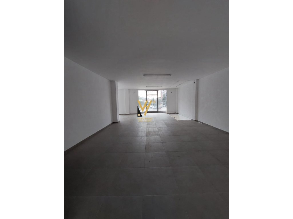 JEPET ZYRE 125 M2 ME QERA TE RRUGA DRITAN HOXHA 1.200 EURO