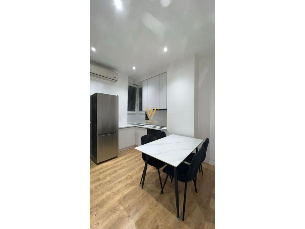 JEPET APARTAMENT 1+1 ME QERA TE RRUGA E BARRIKADAVE 650 EURO