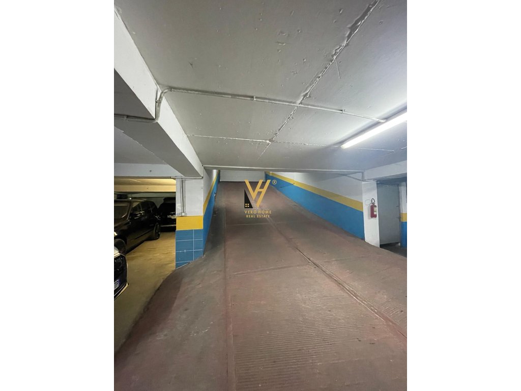 JEPET LAVAZH-PARKING 140 M2 ME QERA TE KRISTAL CENTER 70.000 LEKE