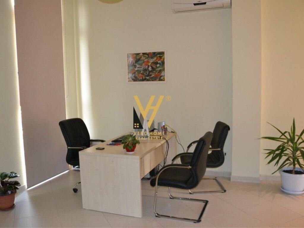 BUSINESS SPACE 40 M2 FOR RENT ON DIBRA STREET 48,000 LEKE