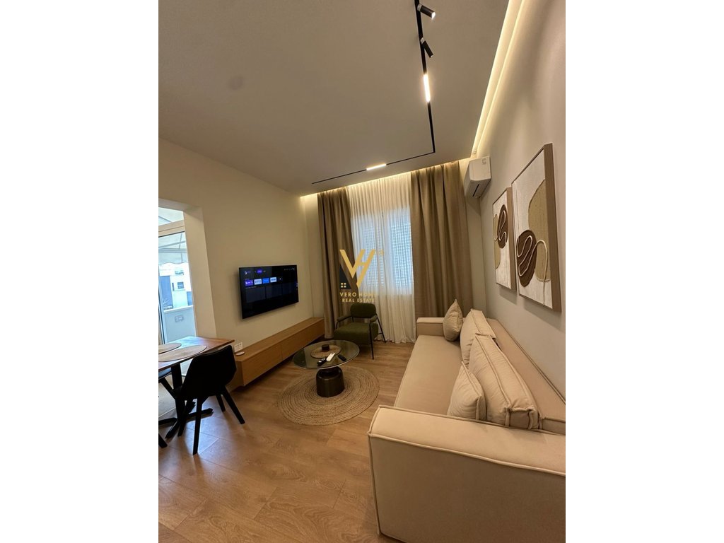 JEPET APARTAMENT 1+1 ME QIRA TE RRUGA E BARRIKADAVE 700 EURO