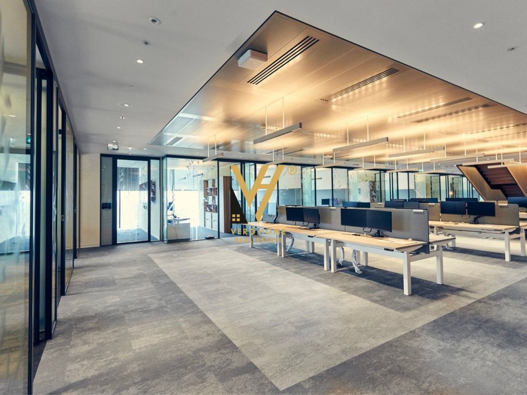 JEPET ZYRE 452 M2 ME QERA TE RRUGA HOXHA TAHSIM 5.000 EURO