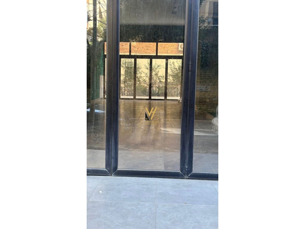 JEPET AMBIENT 86 M2 ME QIRA TE 21 DHJETORI 950 EURO