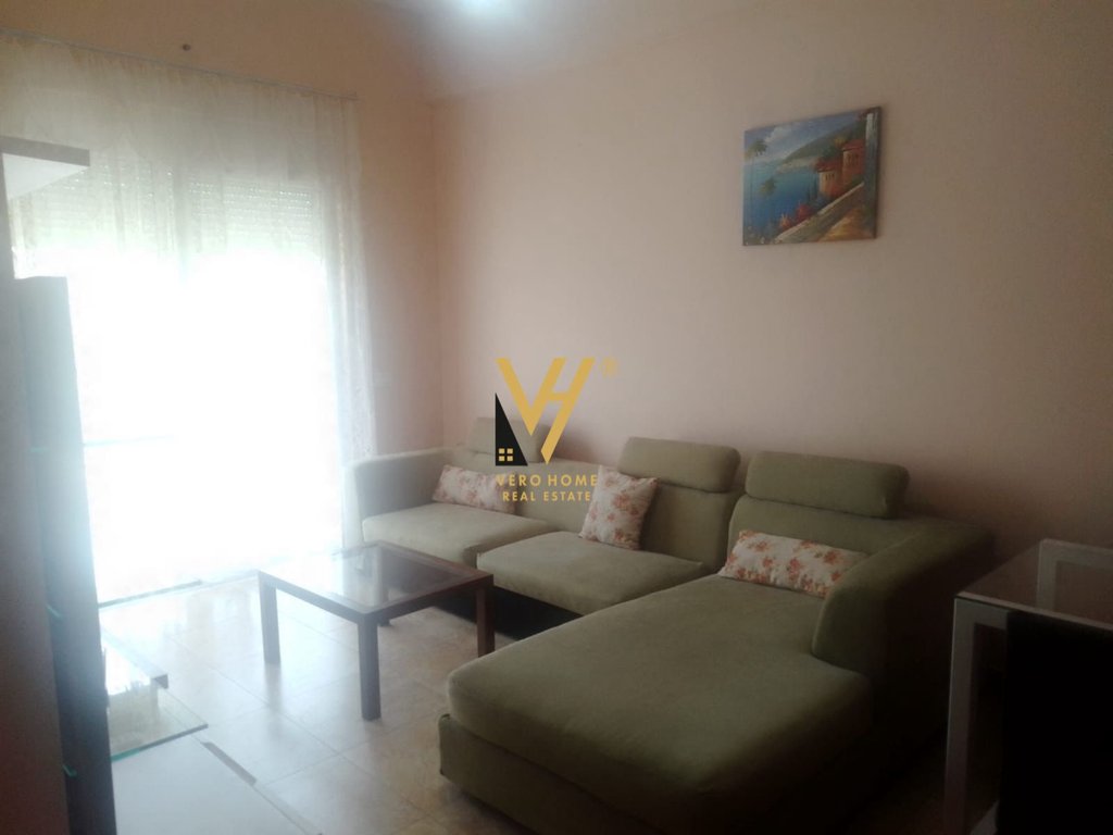 Pronájem bytu 2+1+s balkonem v Kodra e Diellit za 50 000 Lek