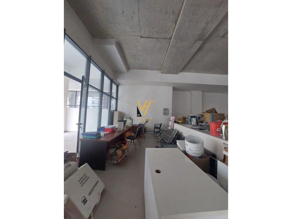 JEPET DYQAN 100 M2 ME QERA TE KOMUNA PARISIT 2.500 EURO