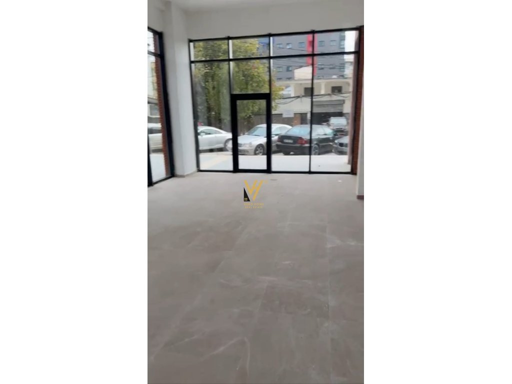 OBCHOD K PRONÁJMU 100 M2 V ASTIR 120 000 LEKE