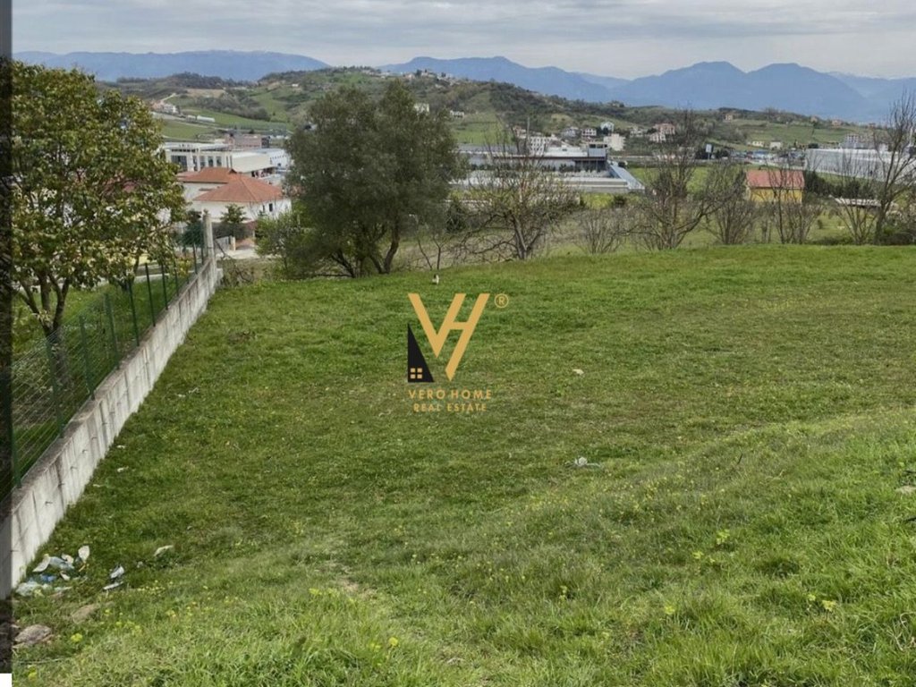PRODEJ POZEMKU 11 000 M2 VE FUSHE PREZE 370 000 EURO