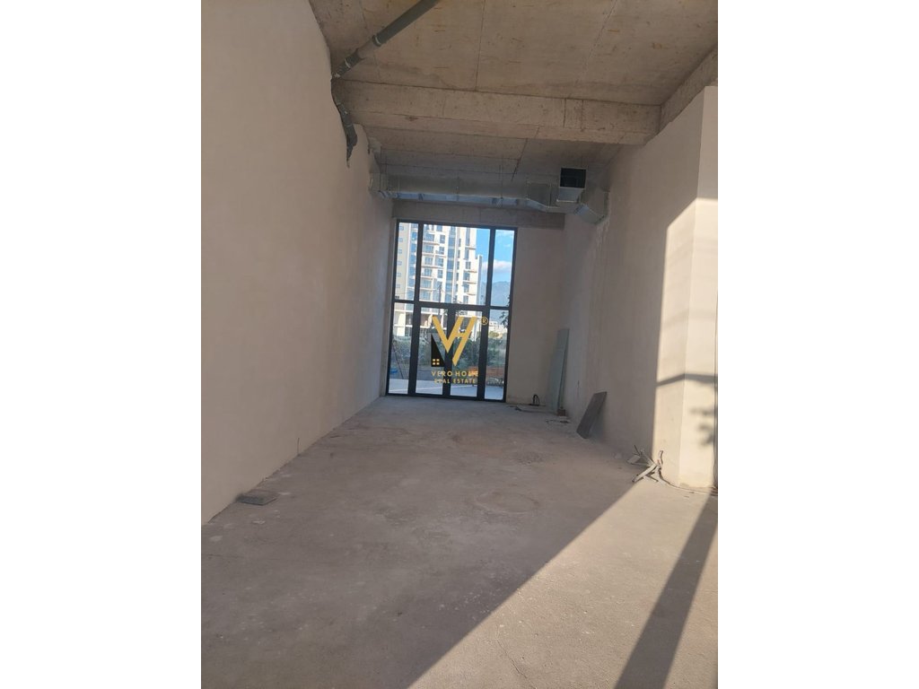 JEPET DYQAN 84 M2 ME QERA TE RRUGA BURGUT 1.500 EURO