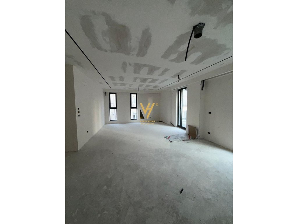 OFFICE FOR RENT 100 M2 ON KAVAJA STREET 1,000 EURO