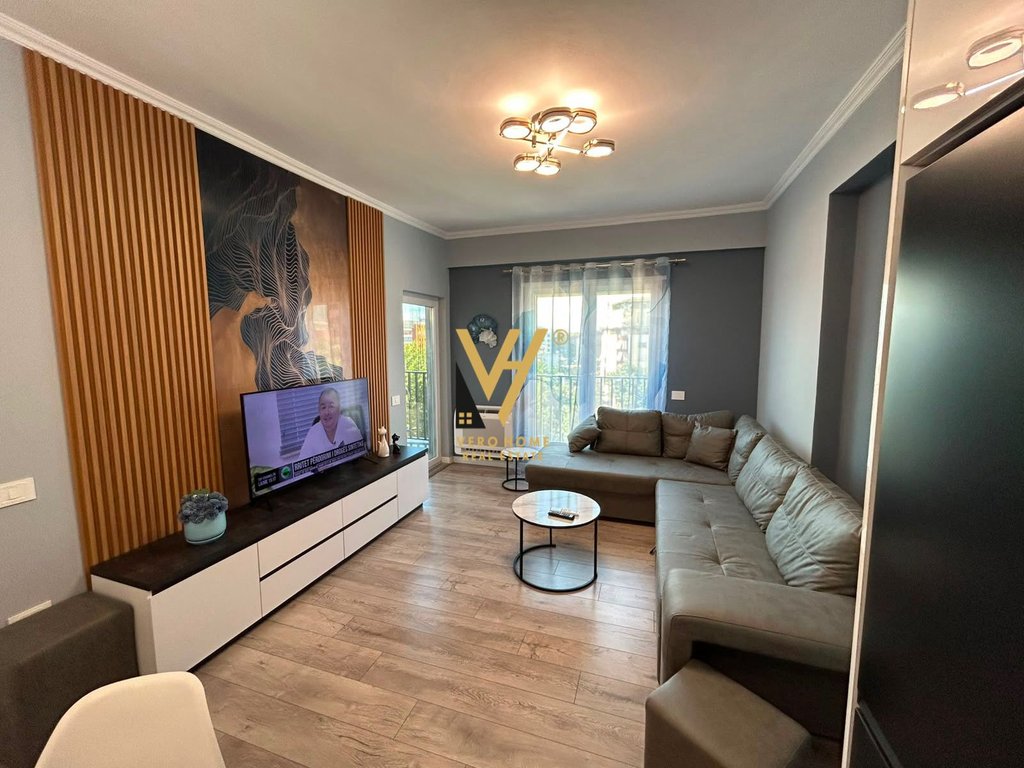 2+1+balcony apartment for rent in the center 75,000 lek