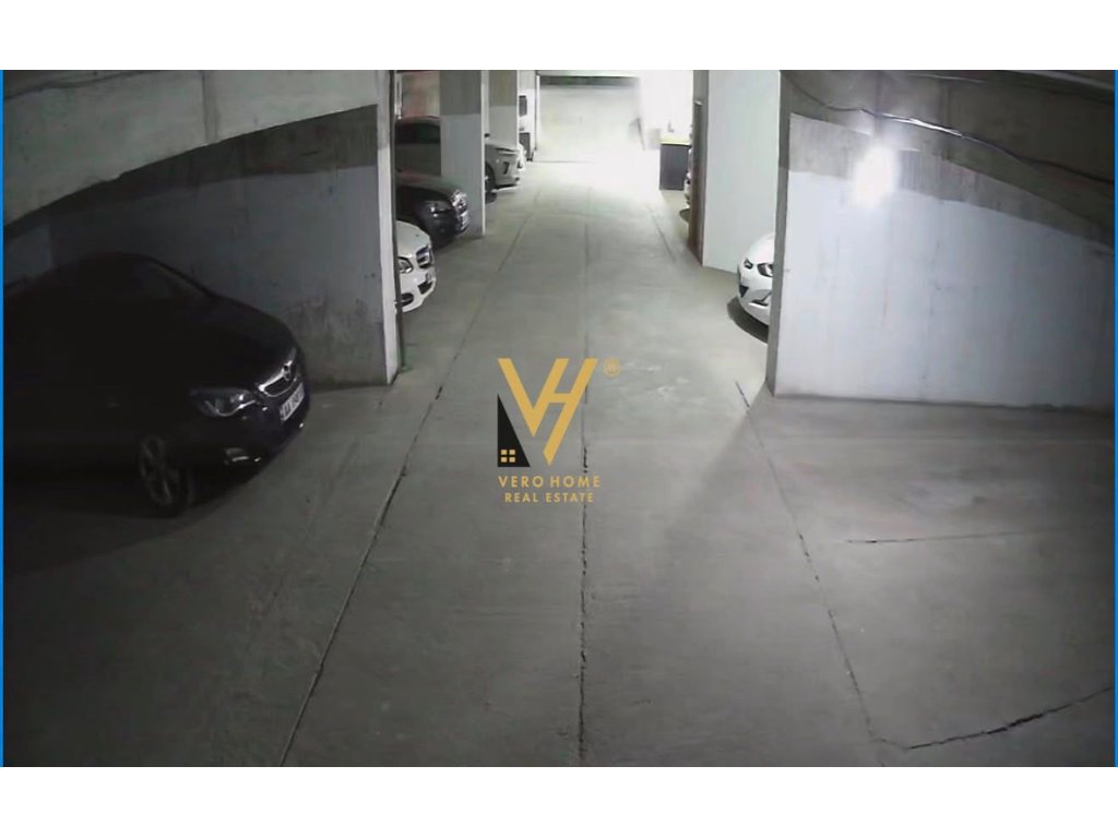 GARÁŽ 550 M2 K PRONÁJMU V ASTIR 1 900 EURO