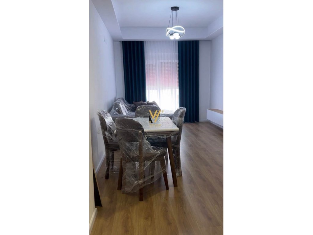 Appartamento 2+1+balcone in affitto a Kadiu, Ali Demi 60.000 Lek
