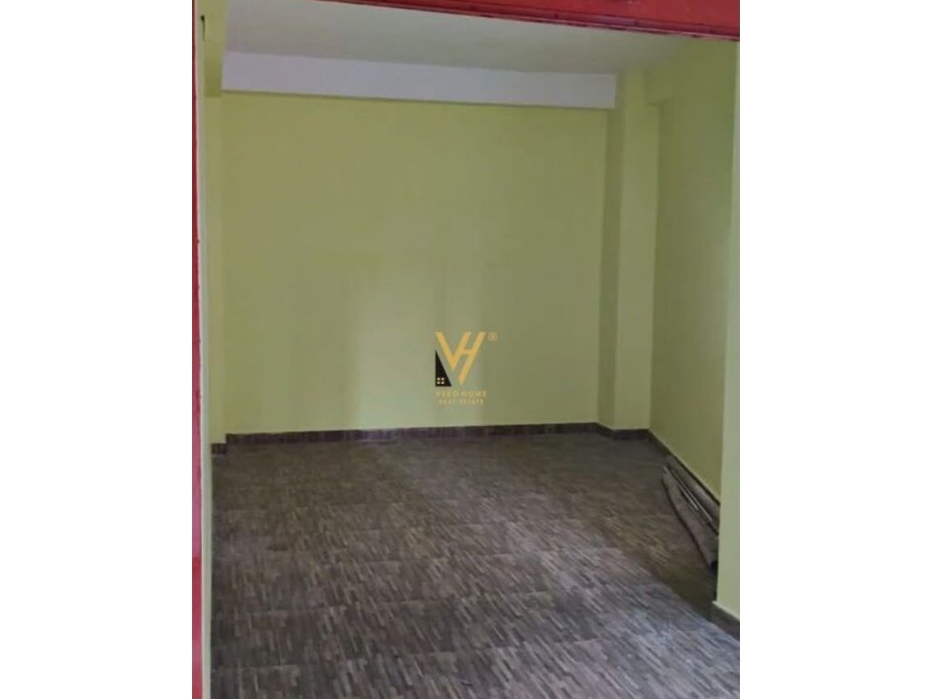 SHITET DYQAN 25 M2 PRANE KRISTAL CENTER 75.000 EURO