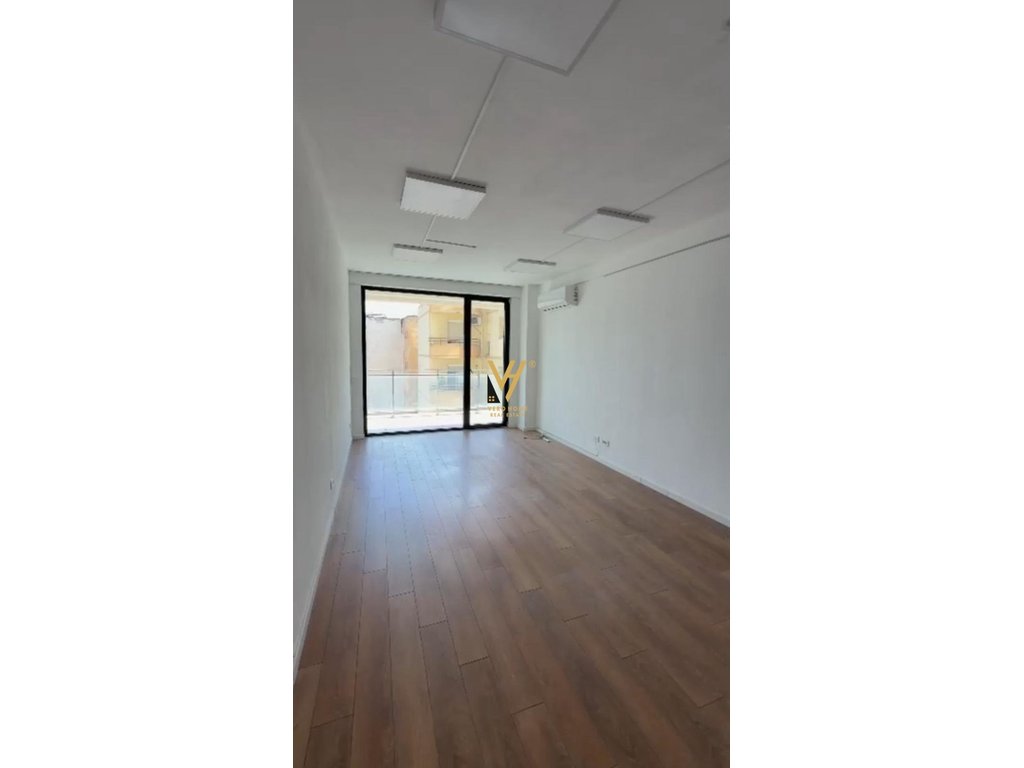 JEPET ZYRE 116 M2 ME QERA TE MINE PEZA 900 EURO