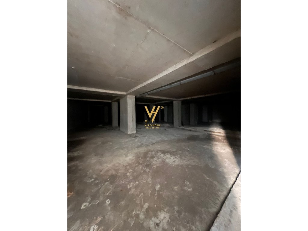 BUSINESS PREMISES 420 M2 FOR RENT AT XHAMLLIKU 1,500 EURO