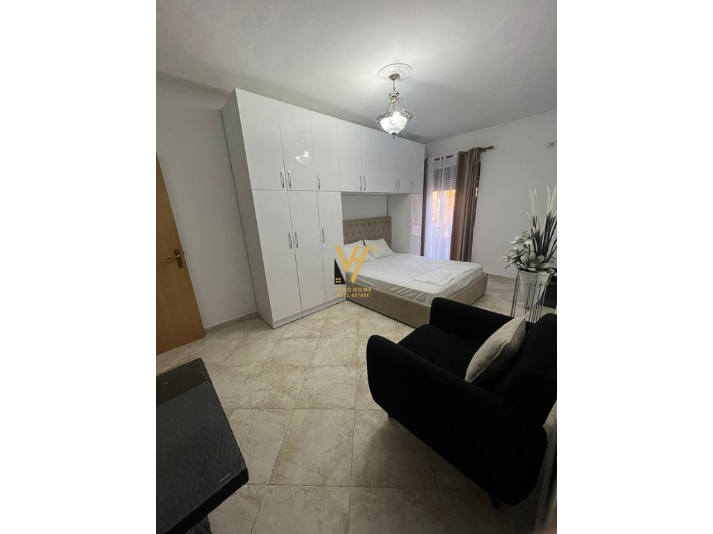 GARSONIÉRA 48 M2 K PRONÁJMU NA RRUGA E BARRIKADAVE 520 EURO