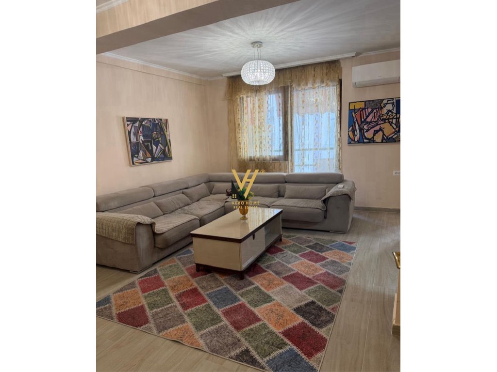 NA PRODEJ BYT 2+1+BALKON NA BLV. ZOGU I PARE 260 000 EURO