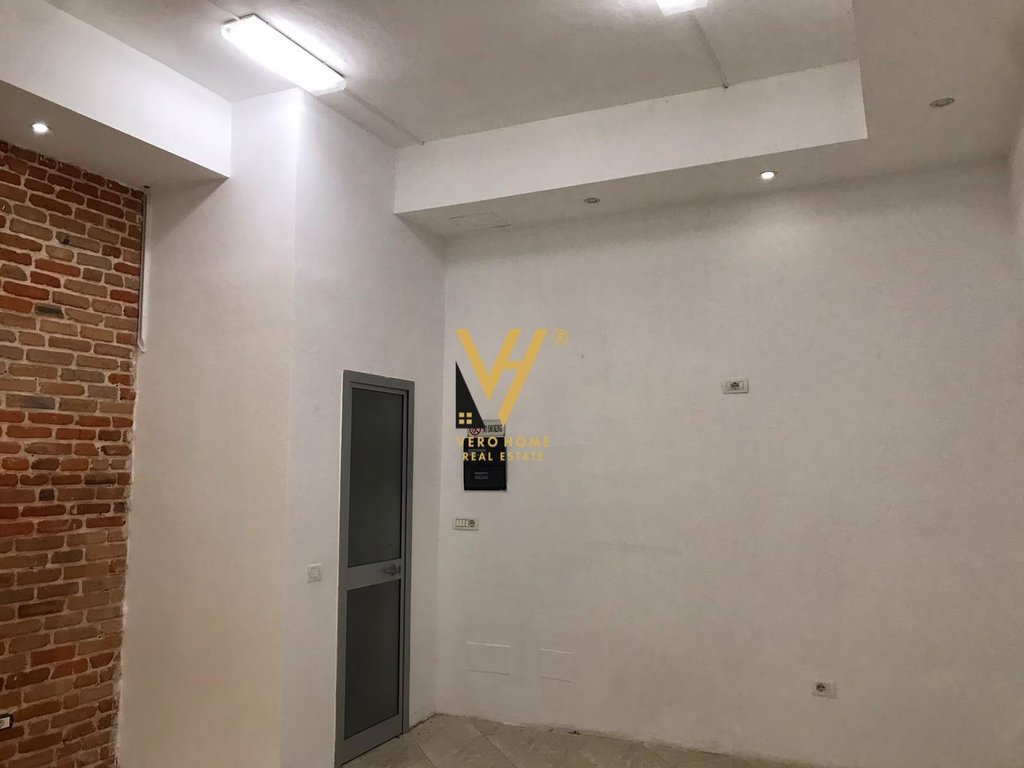 OBCHODNÍ PROSTOR 25 M2 K PRONÁJMU VE FRESKU 370 EURO