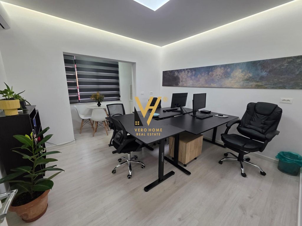 JEPET AMBIENT BIZNESI 63 M2 ME QERA RRUGA E ELBASANIT 50.000 LEKE