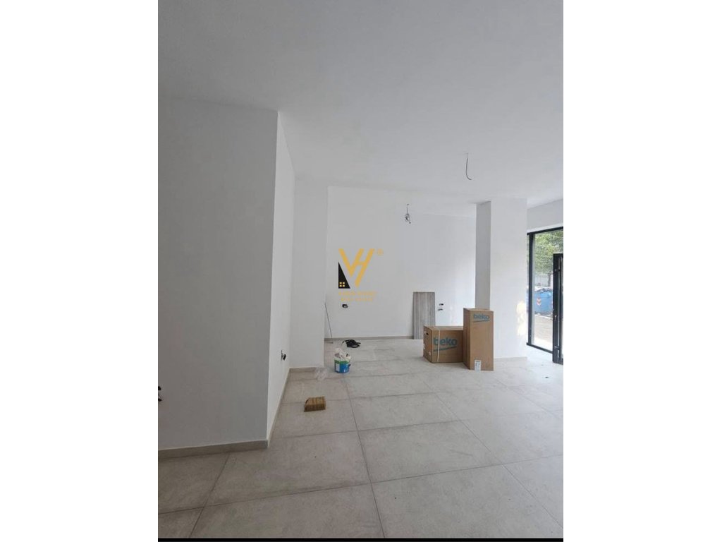 JEPET AMBIENT BIZNESI 60 M2 ME QERA NE DON BOSKO 50.000 LEKE