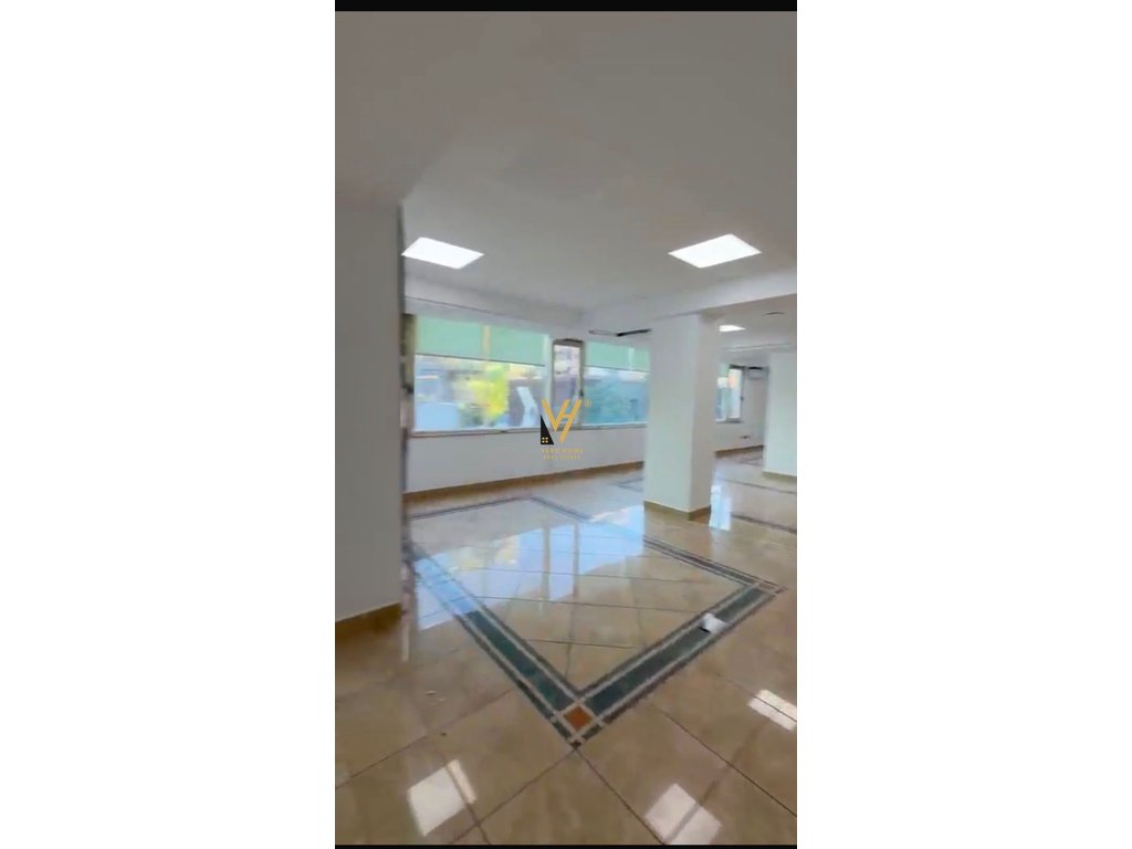 KANCELÁŘ 330 M2 K PRONÁJMU V BLLOKU 4 000 EURO