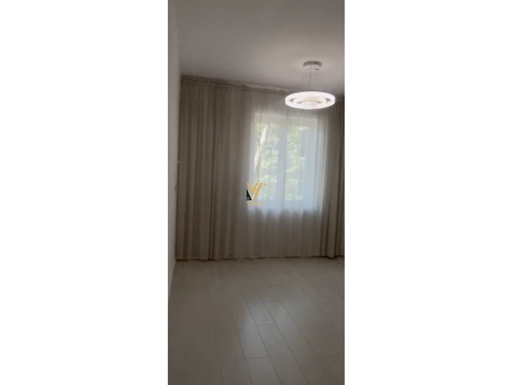 JEPET AMBIENT BIZNESI 50 M2 ME QERA TE PALLATET AGIMI 65.000 LEKE