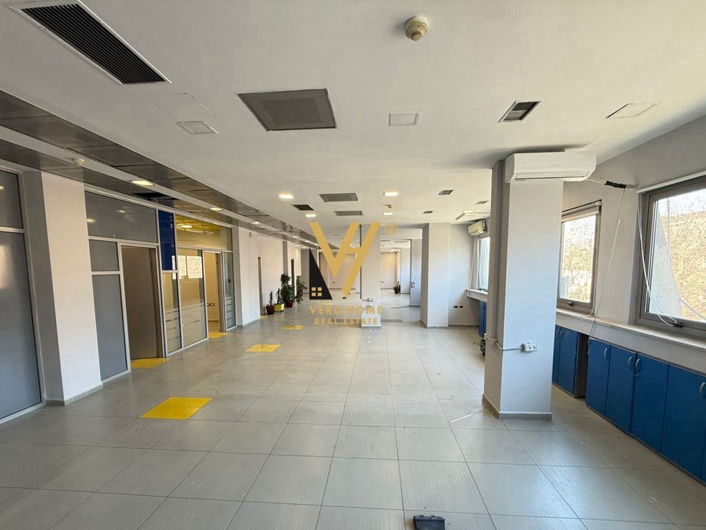 SHITET AMBIENT BIZNESI 916 M2 TE RRUGA E KAVAJES 2.244.200 EURO